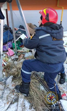 В Кохме женщина провалилась в открытый колодец со зловонной жижей